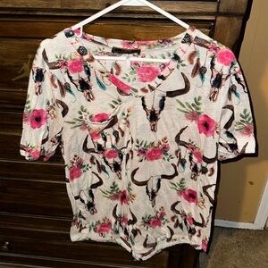 Cute v neck pocket tee